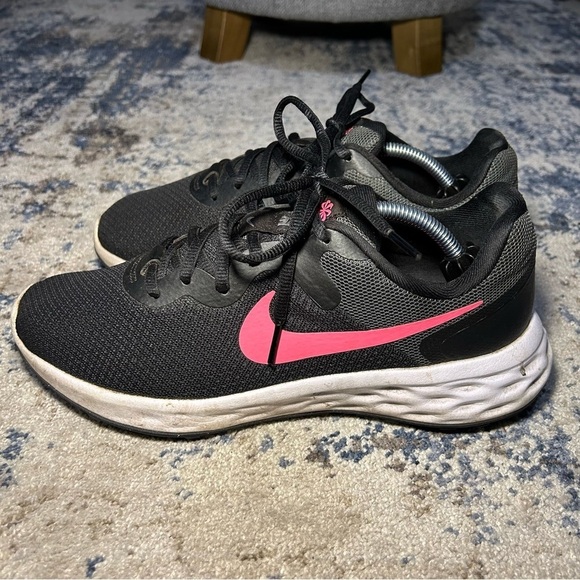 Nike Revolution 6 Black & Pink Running Lace-Up Sneakers Size 9 - Picture 2 of 11